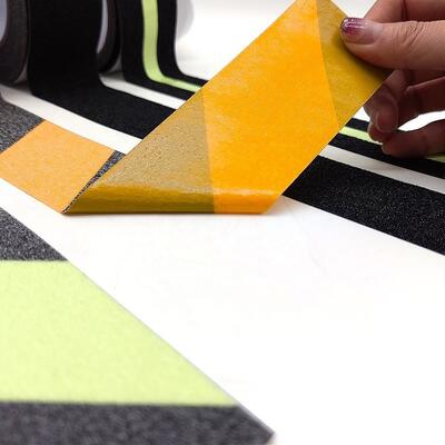 Rozwiązanie do ochrony kładki przemysłowej Taśma antypoślizgowa o mocnej przyczepności